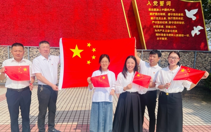 一抹GGbet红3（摄影